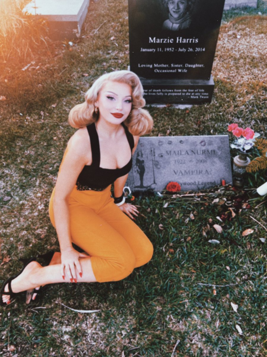 Pinup Palmer tweet media