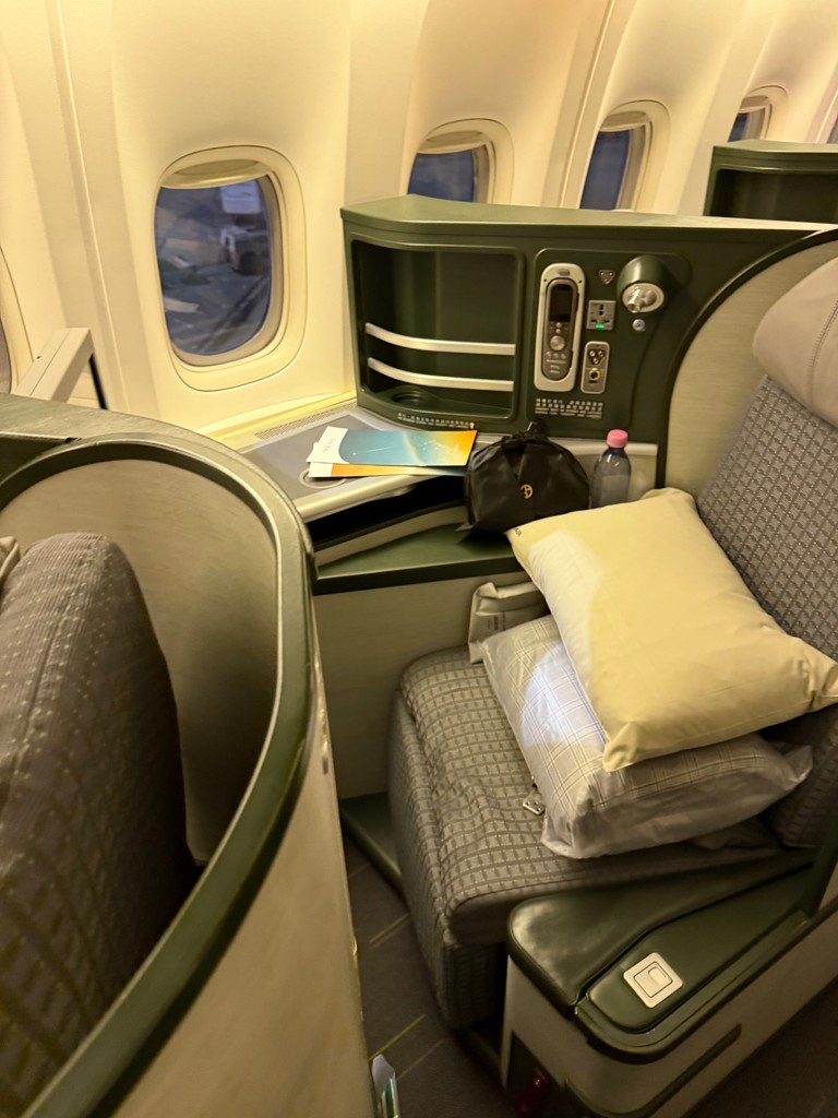 360viewPR's tweet photo. 🌏✈️ Flew to Taipei in style with EVA Air’s stunning business class—ultimate comfort &amp; top service! 🇹🇼💚

🏛️ National Palace Museum treasures
🍍 Pineapple cakes in Daan
🏙️ Taipei 101 views
🍵 Taiwanese tea shopping
🙏 Lungshan Temple prayers
🥟 Din Tai Fung xiaolongbao https://t.co/zzcZc6Edkq