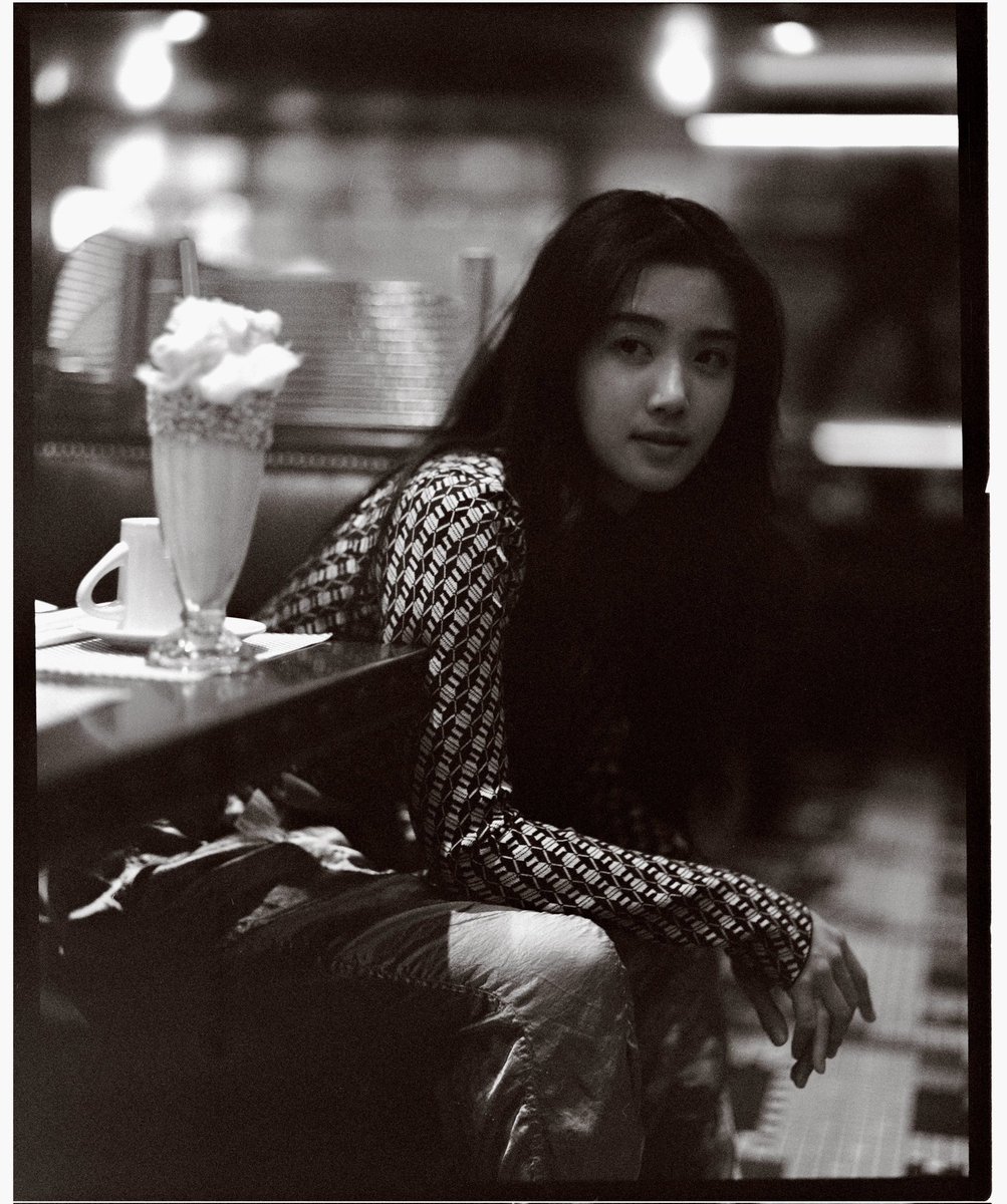 욱효가 영화 한 편을 찍어왔어 🎞Translate post