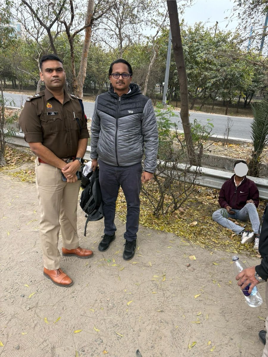 reachtodj's tweet photo. 🚔👏 Huge Respect 2 @Uppolice 4 ther incrdbl rspnse this mrng
Dialed 112 fr help aftr lukng an road acident 

<15 min 15+ oficers, incld DCP sir wer on-site
<20 min 🚑 arvd

Swift action saves live
A big thnks 2 UP Gvt &amp; Admnstrtn 4 suc eficnt emrgncy rspnse sys
@myogioffice https://t.co/c1ziq95fFZ