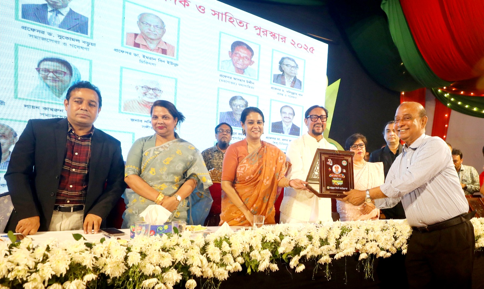 জাহিদুল করিম কচিসহ ১৪ গুণীজন পেলেন একুশে পদক