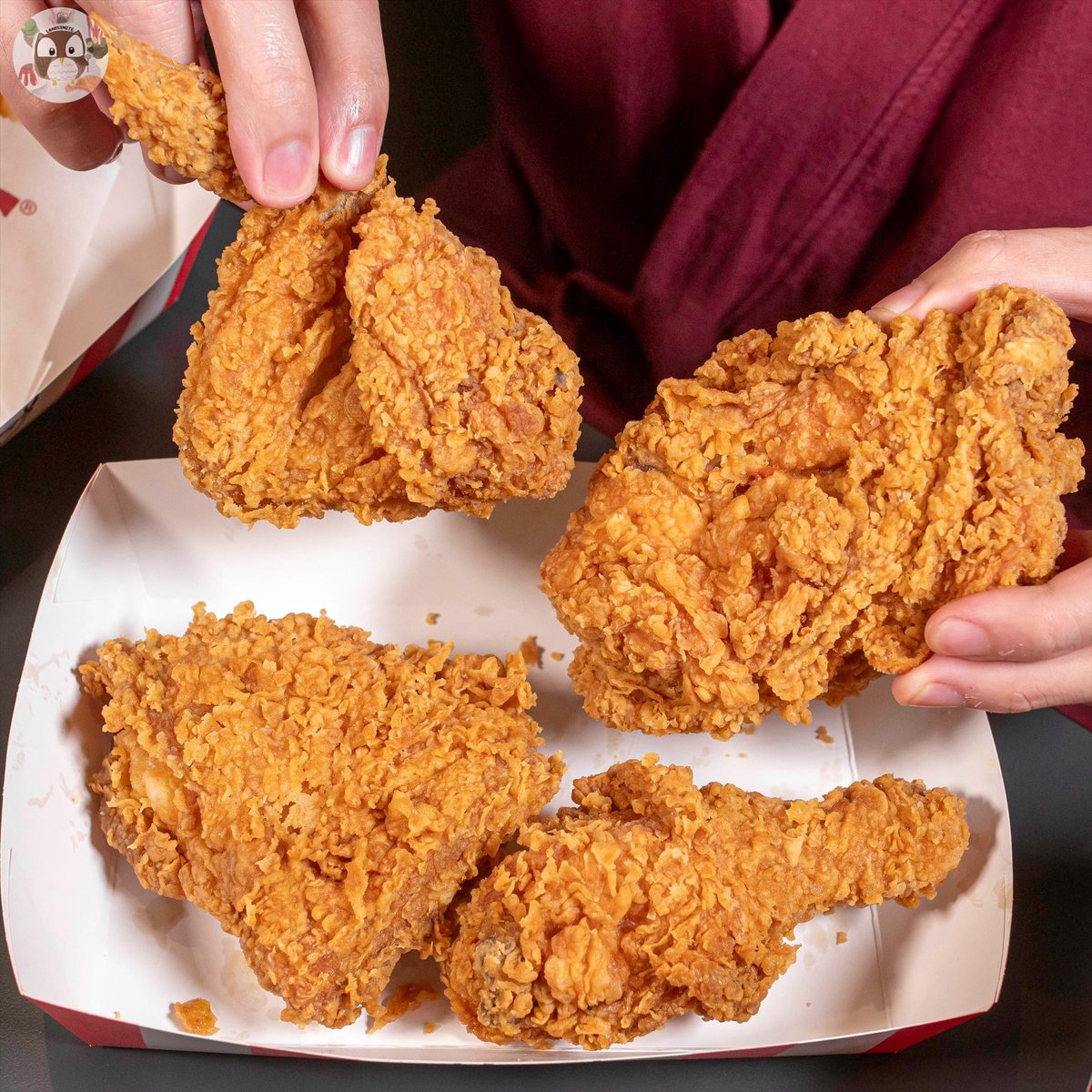 เผ็ดน้ำตาไหล ใครไหวตามมาาา🥵 KFC บูลดัก ดังก์วิงซ์ เมนูใหม่เอาใจสายแซ่บ ไก่กรอบเคลือบซอส Buldak ฉ่ำๆ แค่เห็นสีก็คือกลืนน้ำลายตาม พอเข้าปากเท่านั้นแหละ โคตรจะเผ็ดดดด จะเป็นลม🫠 นี่ขนาดเรากินเผ็ดเก่งยังขนาดนี้ยังเกือบยอมแพ้ แต่มันอร่อยหยุดไม่ได้อะ ปากเจ่อก็ยอม🤣 ไม่เชื่อต้องลองพิสูจน์!!
#KFCxBuldakเผ็ดไฟลุก 
#KFCBuldakDunkedWingz
#เมนูที่Bankiiแนะนำ