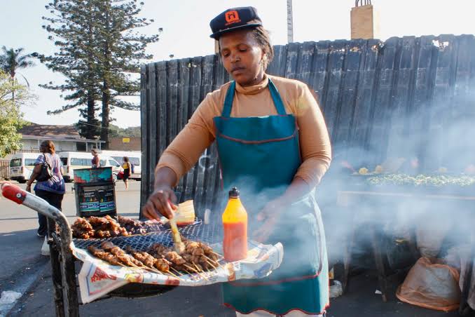 Tsogang3's tweet photo. Good people. 

A father I met on this app has reached the end of his rope.

Can we please assist by donating the following to him or assist him with basic skill jobs. 

Gas frying pan and Gazebo plus first inputs for wors rolls or hotdogs. 

I will help him with finding a busy space where he can at least sell ten a day 🙏🏿

My DMs are open.