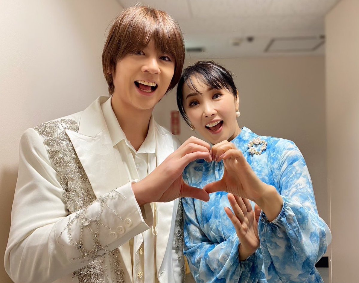 megumihamada's tweet image. ☆ 帝国劇場CONCERT『THE BEST New HISTORY COMING』　その2

出演者の皆様と。😊✨
ゴージャスでパワフルそして盛りだくさんの舞台。時間が経つのがあっという間！
最後まで応援してます！

#浦井健治　君
#島田歌穂　さん
#佐藤隆紀　君
#屋比久友奈　さん

#帝国劇場コンサート