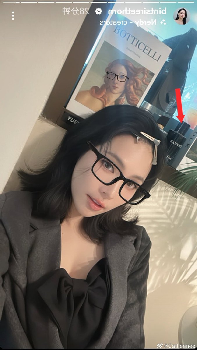 jambintshipper's tweet photo. Bint, wearing men’s sunglasses gifted by a Jambint fan, shares the same perfume brand as Jam🥰
#Jamrachata
#Jambint https://t.co/zQapAOdzw3