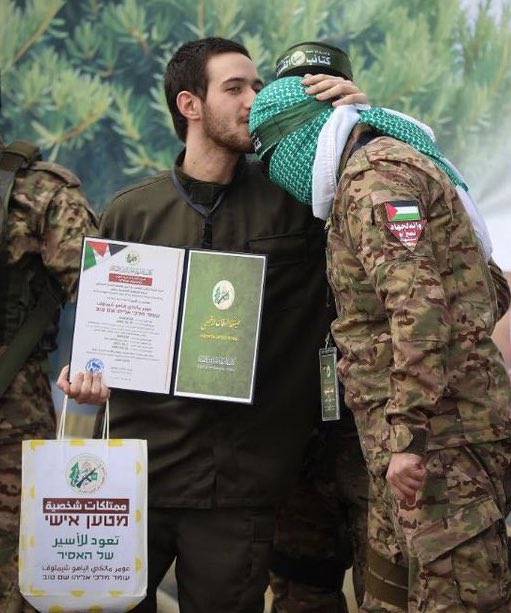 #FREEPALASTİNE 🇵🇸🇵🇸
أرادوا استبدال الظالم بالمظلوم 
لقد أرادوا استبدال القاتل بالضحية 
وكان الله أعظم منهم