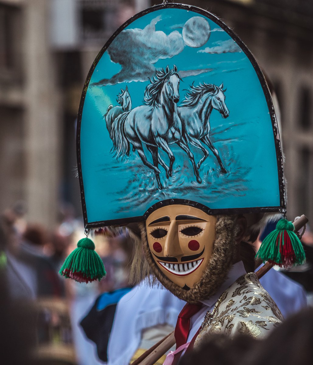 🎭 ¡España entera se llena de color, música y tradición en #Carnaval!

Destinos top para disfrutarlo:

🎭 Cádiz – Chirigotas, comparsas y mucho humor
🎭 Tenerife – Desfiles espectaculares y reina del Carnaval
🎭 Galicia – Entroido con máscaras y comida tradicionales