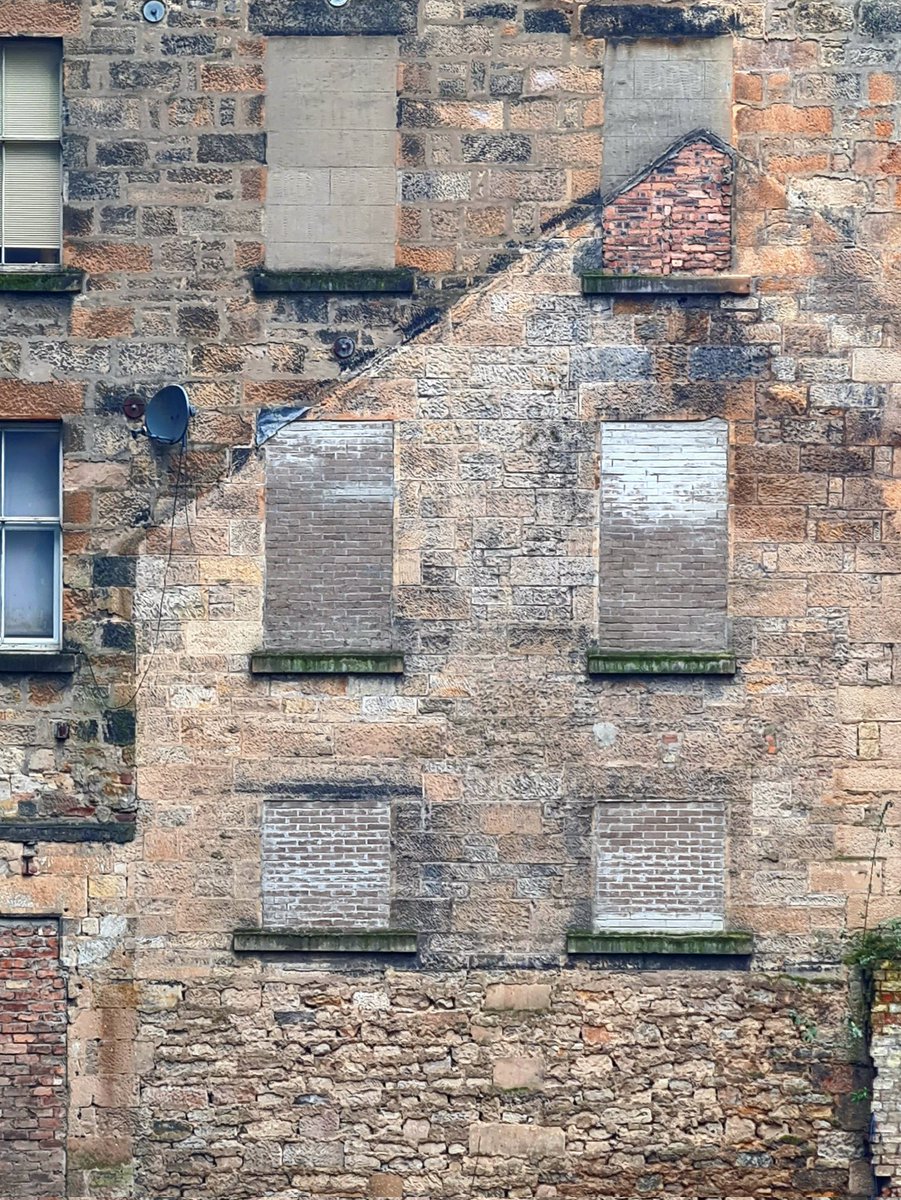 is_glasgow's tweet image. A ghost building on Robertson Street in Glasgow. I love all the different phases visible in the stone and brickwork.

Cont./

#glasgow #ghostbuilding #stonework #brickwork #glasgowhistory