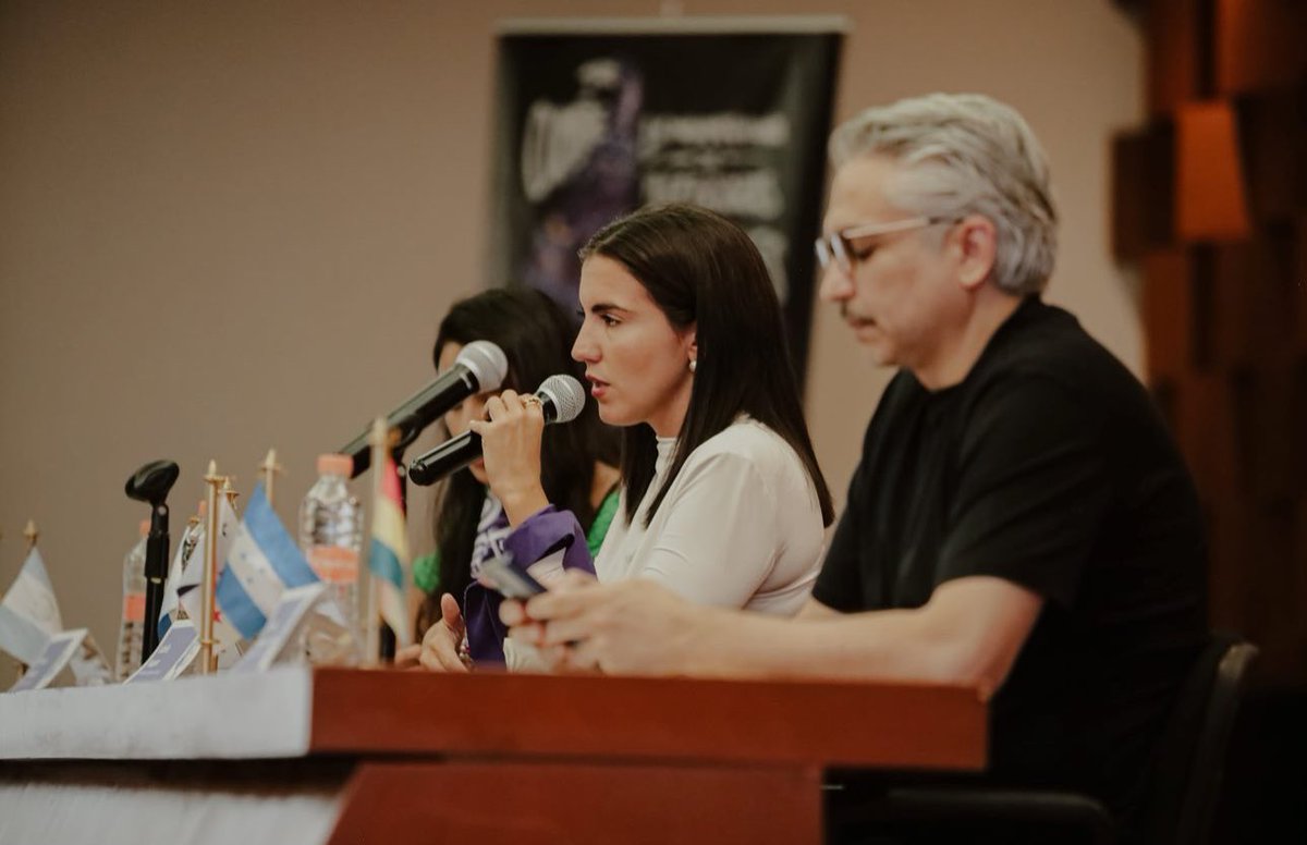 IsabellaNuques's tweet photo. Gracias @OlimpiaCMujer y @Mars_Oropa por hacerme parte del movimiento de #DefensorasDigitales de la Ley Olimpia.
Para mí fui un honor ser participante en la 1ra Cumbre Latinoamericana de Defensoras digitales.
¡Tiemblen! #LeyOlimpiaLatam 💜🇪🇨 https://t.co/n0xx6gp8YK