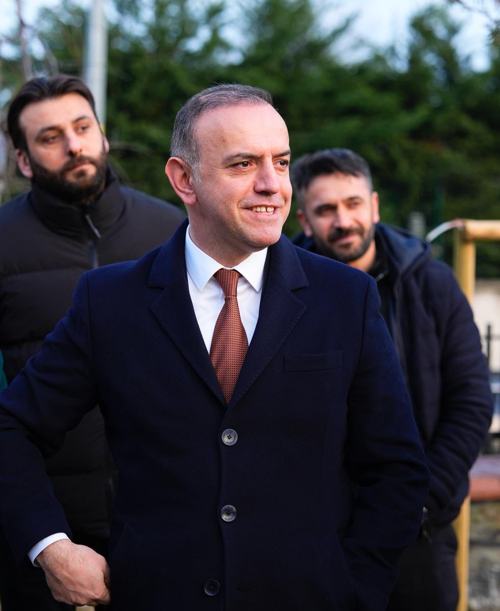 alperyegin_'s tweet photo. Dün sosyal medyadan ve haber sitelerinden öğrendim hakkımda soruşturma açıldığını gider herşeyi anlatırız.

Sancaktepe’yi nasıl parsel parsel sattığını, belediye başkanının çocuklarına kurduğu rant düzenini, yağmalanan bir ilçenin hikayesini anlatır geliriz. 

Yüreğinizi ferah tutun dostlar. Biz işimize bakacağız Sancaktepe’nin her bir ferdine gece gündüz hizmet etmekten asla vazgeçmeyeceğiz.