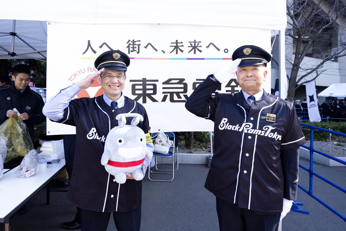 RICOH_BlackRams's tweet photo. 【EVENT PHOTO】vol.3📸
3シーズン目となった #HENNGEMATCHDAY では、さまざまなイベントやプレゼントで来場者の皆様をおもてなし🐏🖤

日頃よりお世話になっている #東急電鉄、#小田急電鉄、#京王電鉄 や、キャンプ地 #沖縄県 の #読谷村 PRブースなどが出店✨
各ブースを周って集めるスタンプラリーも実施いたしました👏🏻

また、大人気のラグビー体験にくわえ #TOKYOUNITE 参画チームのスポーツ体験も楽しんでいただくことができました🤾‍♂️

🔗https://t.co/Y5QbAqt8C5

#BlackRamsTokyo #ブラックラムズ東京
#LeagueOne #リーグワン #Reboot