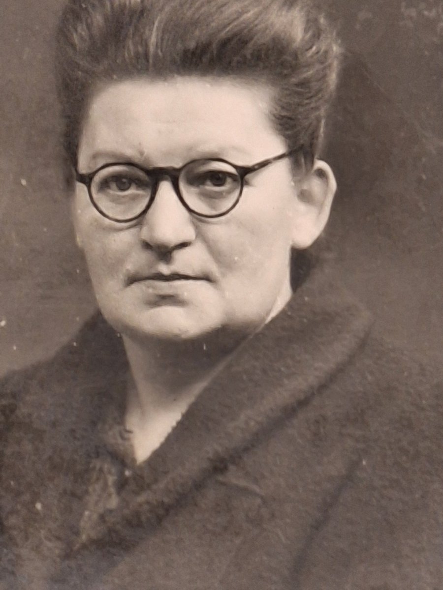 Marcelle Afchain. Bapaume. Gehuwd. Een Kind. Huishoudster. Verzetsgroep Comète. Hulp aan geallieerde piloten. Arrestatie op 25 nov '43. Vrijgelaten op 23 maart '44. Marcelle overleeft de oorlog. #heldenvanhetverzet