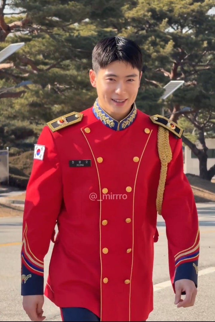 adore_jjh's tweet image. he looks so healthy ♡