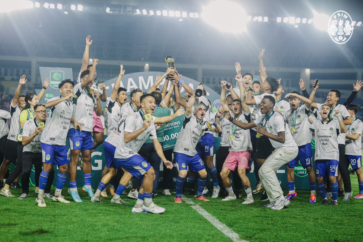 🔵🏆𝐑𝐈𝐒𝐄 𝐓𝐎 𝐆𝐋𝐎𝐑𝐘!! 🏆🔵

#RiseToGlory
#LaskarMataram
#AYDK