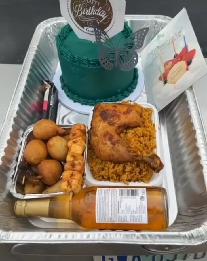 Estiana_Justina's tweet image. We sell mouth watering meals in bowls/packs/trays/box, cakes, smallchops and snacks. We are in Gwarimpa and can deliver to you anywhere within Abuja.
Please send a DM, or call 07036835867 to place your orders.
Please patronise and help me retweet. Thank you.