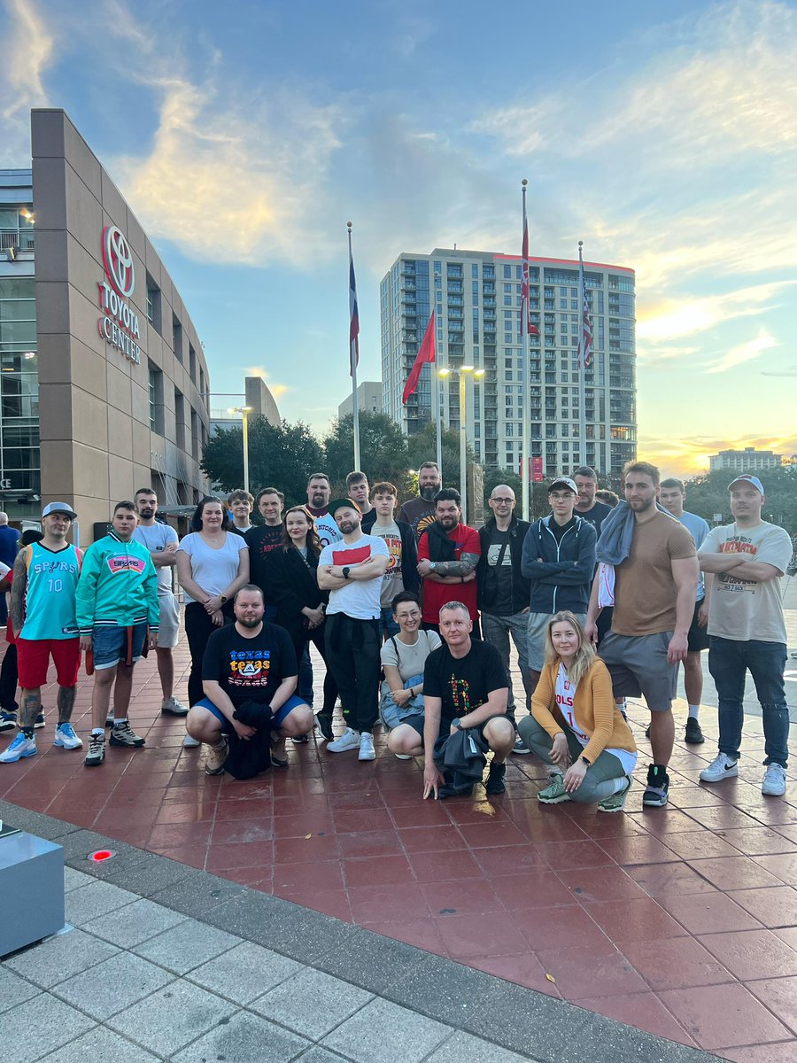 Wspólne fotki z <a href="/JeremySochan/">Jeremy Sochan</a> podczas tournée po Teksasie? Są! 🔥

Dzięki Jeremy! 🙌