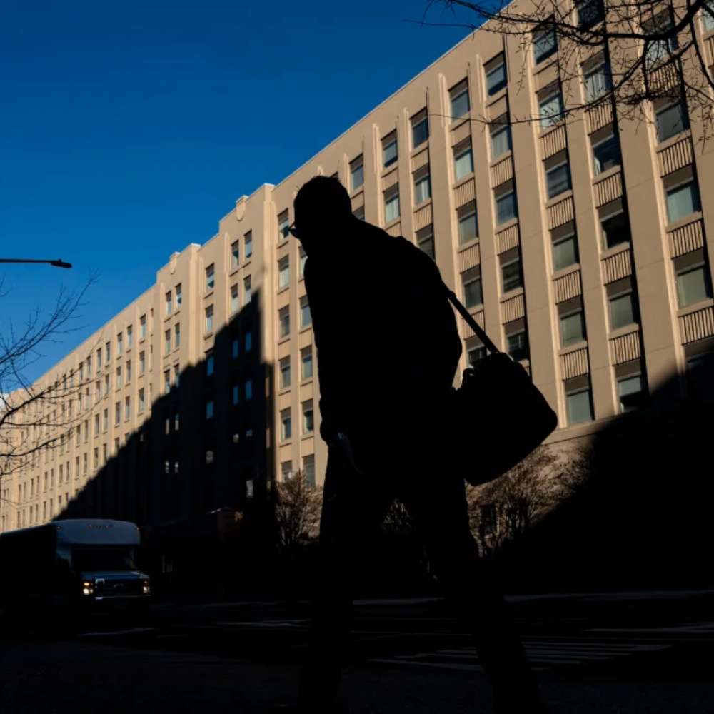 mrbusinessmag's tweet image. The ongoing downsizing of federal jobs may not rock the economy, but the personal and community consequences are significant. 

Read more: mrbusinessmagazine.com/federal-layoff…

#FederalLayoffs #JobLoss #EconomicImpact