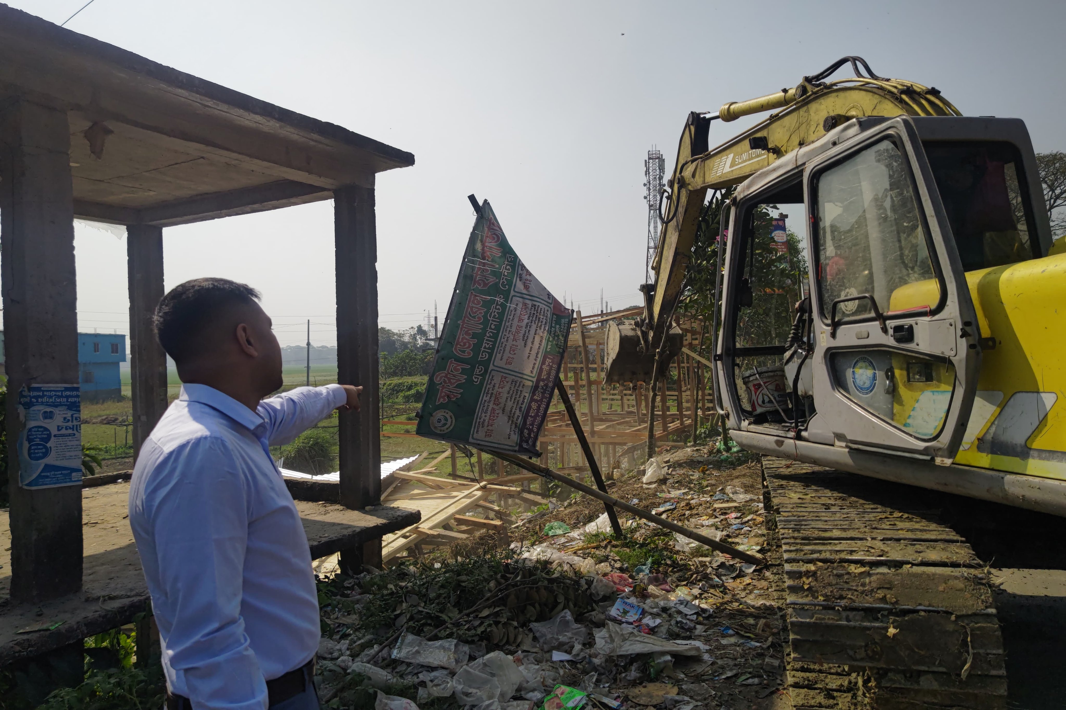 ডাসারে সরকারি সম্পত্তিতে গড়ে তোলা অবৈধ স্থাপনা ‍উচ্ছেদ