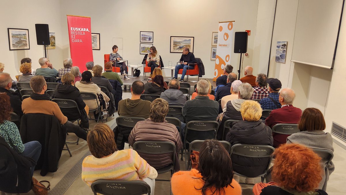 Osasungintzan euskarak egiten dituen aurrerapenak eta dauzkan erronkak  aletu zizkiguten atzo Zumaian Felix Zubia eta Ruth Salaberria medikuek,  Ana Galarragak gidatuta. <a href="/larrainaet/">Larraina</a>