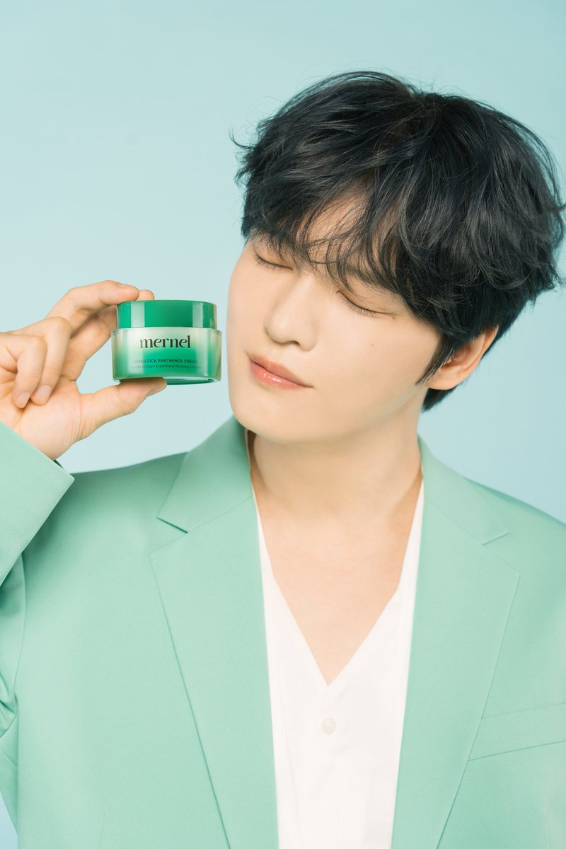 MERNEL_official's tweet image. 🌿 김재중과 함께하는 피부 회복의 비밀! 🌿
너도 김재중처럼
피부를 건강하고 상처없이 깨끗하게 하고 싶다면?
이젠 #메르넬 #세븐시카판테놀 피부를 깨끗하게 정리해볼 차례!
✨ 𝐇𝐨𝐰 𝐝𝐨 𝐈 𝐫𝐞𝐜𝐨𝐯𝐞?
① 시카 성분으로 피부를 부드럽게 진정시켜
② 판테놀로 피부 깊은 곳까지…