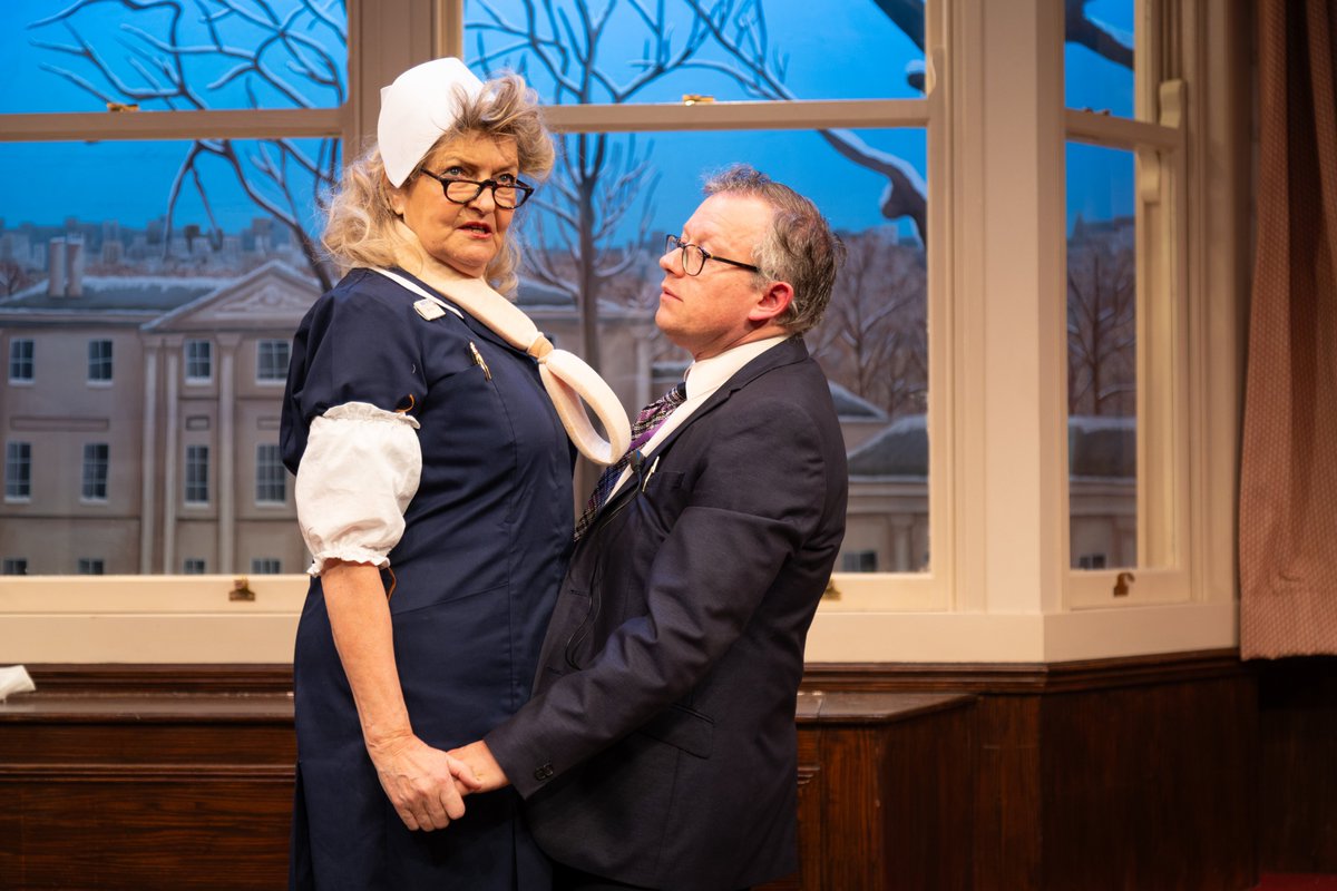 Kevin Wilson 💙 (@kevinwilsonpr) on Twitter photo ⭐️⭐️⭐️⭐️⭐️
"A riot from start to finish, this is farce at its finest"
It Runs In The Family at the <a href="/MillAtSonning/">The Mill at Sonning</a>
ayoungishperspective.co.uk/2025/02/24/rev… ⭐️⭐️⭐️⭐️⭐️
"A riot from start to finish, this is farce at its finest"
It Runs In The Family at the <a href="/MillAtSonning/">The Mill at Sonning</a>
ayoungishperspective.co.uk/2025/02/24/rev…