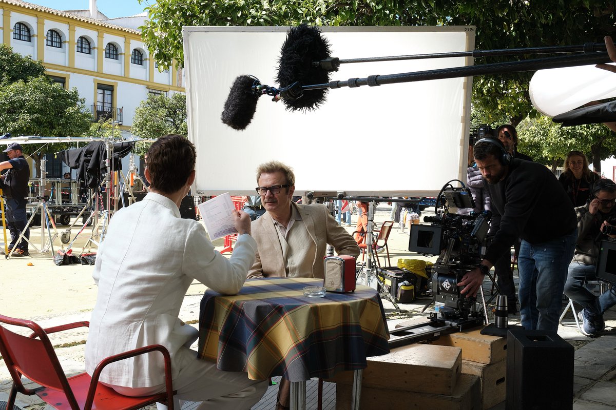 Un nuevo plan se abre paso en las calles de Sevilla. El rodaje de la segunda temporada de #BERLINnetflix ha comenzado.

A new heist makes its way through the streets of Seville. The filming of the second season of #BERLINnetflix has begun.