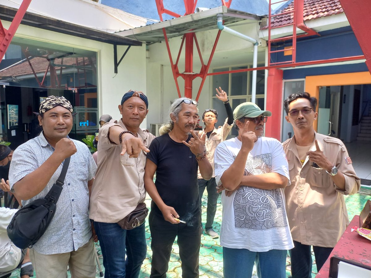 IwankusumaNdut's tweet photo. lamo takbesuo ketemunya malah nang RRI siaran bareng cung #salamanget https://t.co/XSdVKu40Me