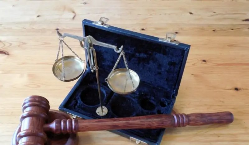 reseau_internat's tweet photo. La cour de justice européenne considère que les médecins seront les seuls responsables des conséquences des injections covid car ils étaient libre de refuser d’injecter

Selon la décision de la CJE, tous les professionnels de santé qui ont poussé à la vaccination contre le Covid ou ont vacciné, sont civilement et pénalement responsables.

https://t.co/MnlbAjJNi0