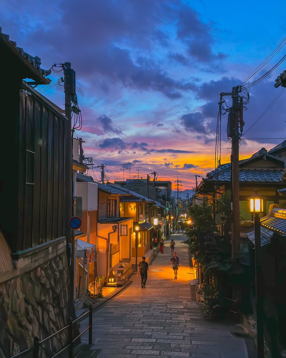 교토는 밤이 되면 지브리 영화가 된다