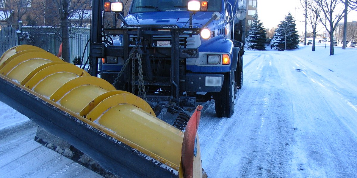 ❄️Winter Response Update - Feb 27

Town staff are actively servicing primary &amp; secondary roads &amp; Town-maintained sidewalks. Operations will continue throughout the morning.

Find out what type of road you live on or near ➡️ whitby.ca/en/live/snow-c…