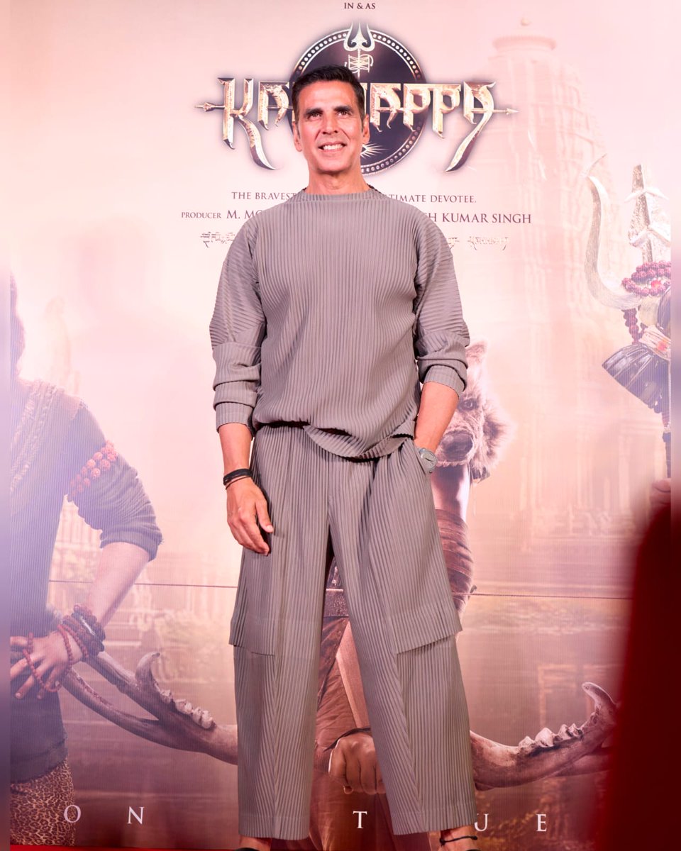 its_aksquad's tweet photo. .@akshaykumar sir at Kannappa teaser launch, looking all dapper as usual 🔥 Can’t wait to see him as Mahadev 🙌 

#akkians #akshaykumarforever #akshaykumarlive #AkshayKumar #akshaykumar https://t.co/gRiZcKE3si