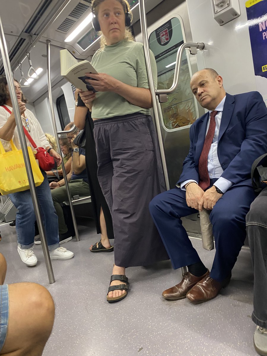 "Poeta chileno", de Alejandro Zambra en la #LíneaD <a href="/AnagramaEditor/">Editorial Anagrama</a>