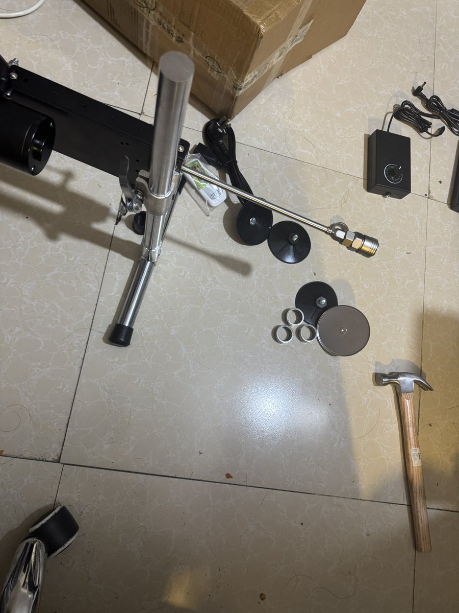 送到的时候箱子和部件都变形了，用榔头一点一点敲回来的，玩个炮机真的废老劲🫠