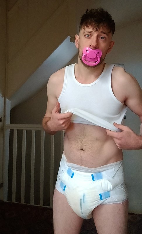 What's the first thing you'd do if you encountered me like this in the morning? 

#diaperboy #bedwetter #abdl #abdlboy  #nappy #nappyboy #diaper #pacci #exposed #humiliated