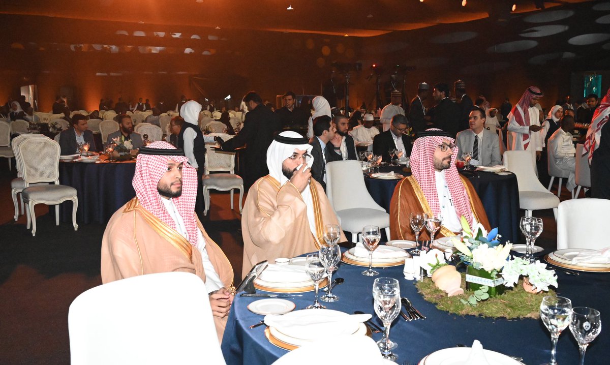 تشرفت بمصاحبة اخي نائب رئيس غرفة الطائف الاستاذ معن قاضي واخي عضو مجلس إدارة غرفة الطائف الاستاذ ابراهيم القثامي في منتدى مكه للحلال