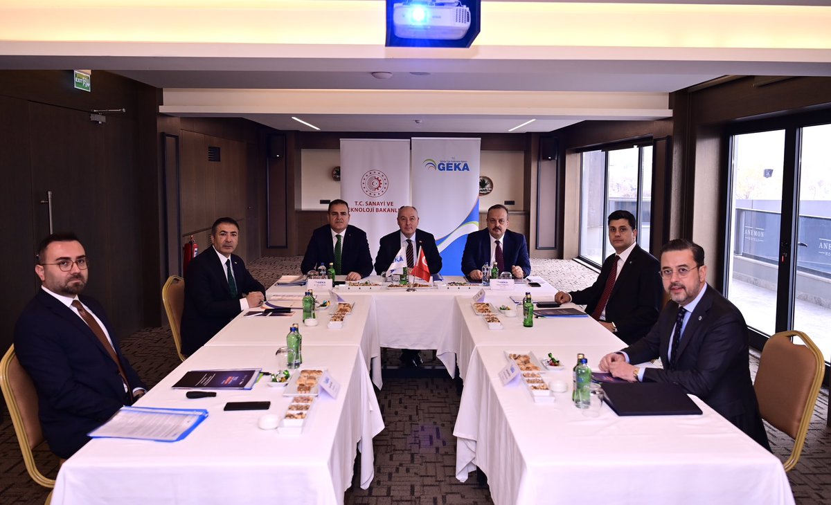 erdogan_ugr's tweet photo. Bölgemizin kalkınması için el birliğiyle çalışıyor, geleceğimizi ve şehirlerimizi güçlendirecek yatırımlar ile projelerimizi planlıyoruz.
Güney #Ege Kalkınma #Ajansı’mızın (#GEKA) 166’ncı Yönetim Kurulu Toplantısını #Denizli Valimiz Sayın Ömer Faruk Coşkun’un başkanlığında > https://t.co/i2L7B1XuUL