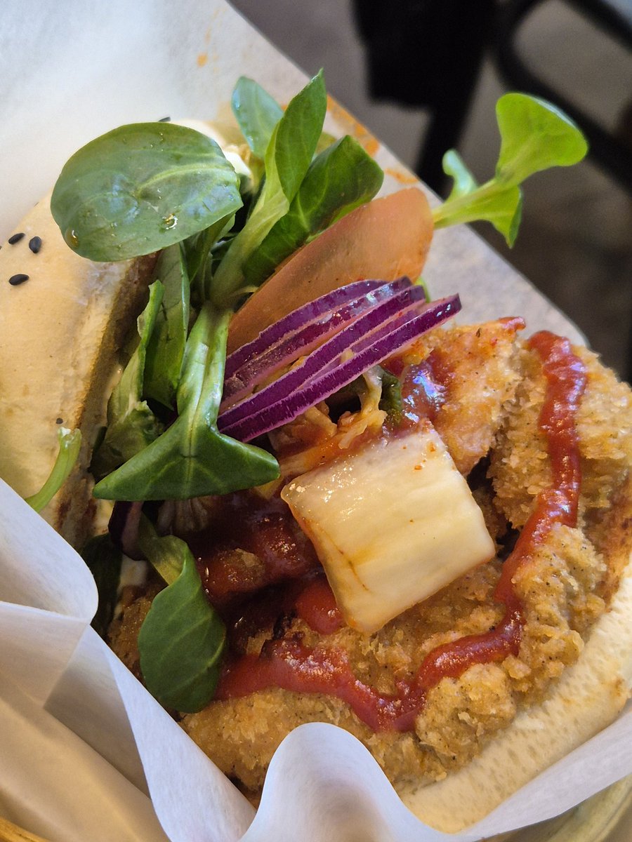 lechat_22's tweet photo. Saint-Michel 데이트
🎈Shiso burger
기대했는데.. 정말 최악..
불닭버거는 정말 맛이 중구난방 ㅜ
에비버거는 맛있지만.. 이 돈으로 난 롯데리아 새우버거 3개 사먹을래 ㅜㅜ

카페는 너무 좋았다
🥺 내 최애 쇼콜라쇼 맛집으로 정함 😍 https://t.co/K6u2ZSysKa