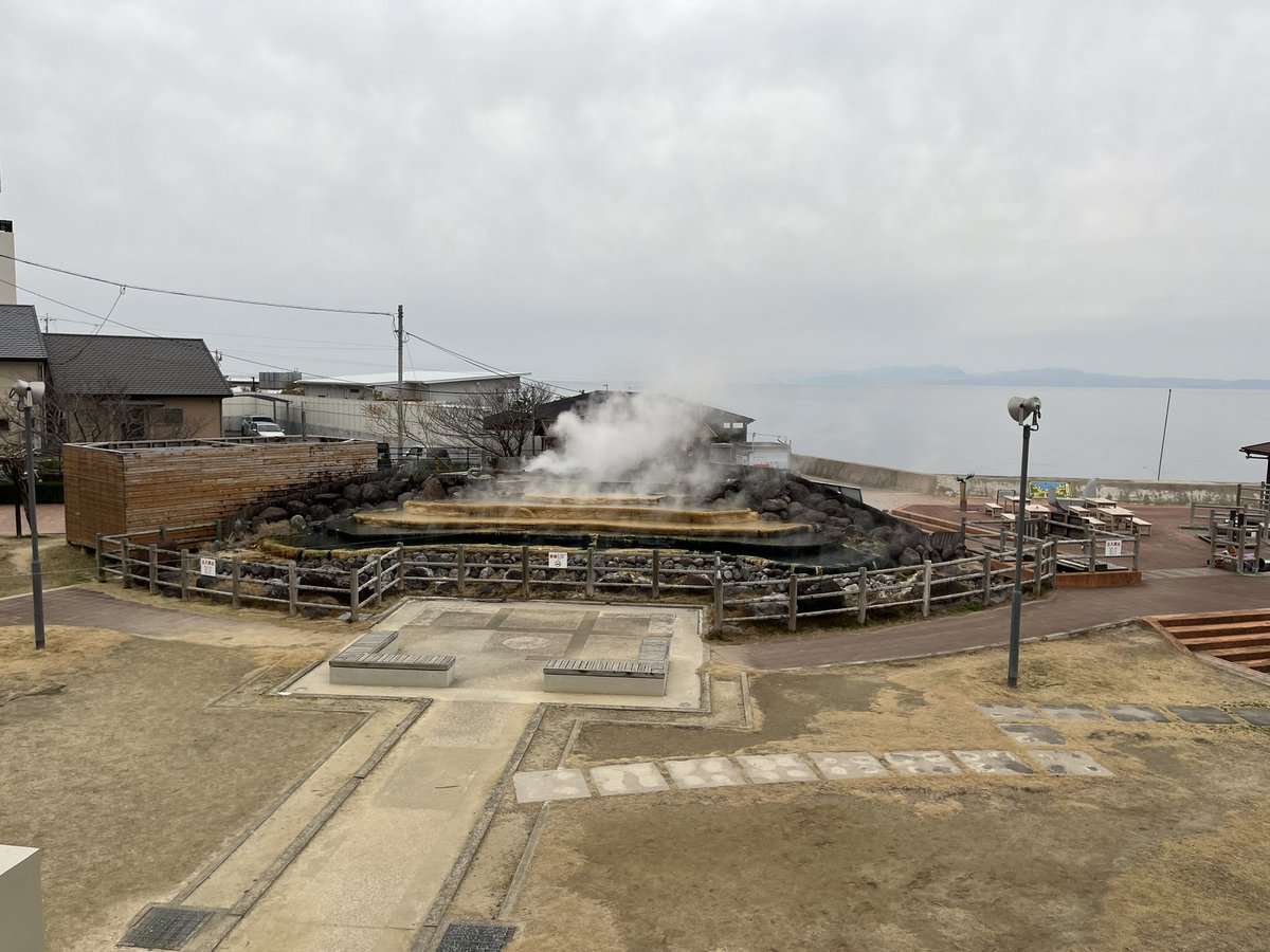 401rei's tweet photo. 仕事終わりに足湯で一杯。
日本一の足湯と湯畑。
#日本一の足湯　#ほっとふっと105 #小浜温泉　#雲仙市　#湯畑 https://t.co/0B9FUDYAVn