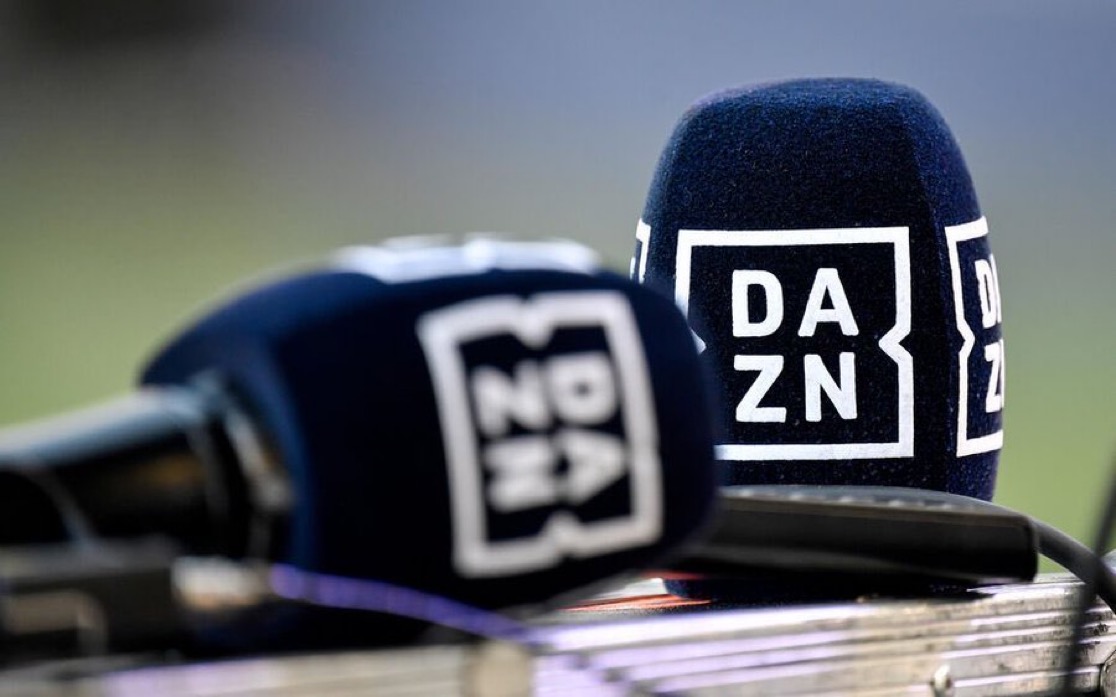 La_Minute_Foot's tweet image. 🚨🚨BREAKING!  𝗗𝗔𝗭𝗡 𝗟𝗔𝗡𝗖𝗘 𝗨𝗡𝗘 𝗢𝗙𝗙𝗥𝗘 𝗝𝗘𝗨𝗡𝗘 À 𝟭𝟬€/𝗠𝗢𝗜𝗦 𝗦𝗔𝗡𝗦 𝗘𝗡𝗚𝗔𝗚𝗘𝗠𝗘𝗡𝗧 ! 😱

L’abonnement classique pour la saison prochaine sera à 19,99€/mois.

Pour rappel, l’abonnement était à 40€ sans engagement !! 🤯🤯

(@lequipe)