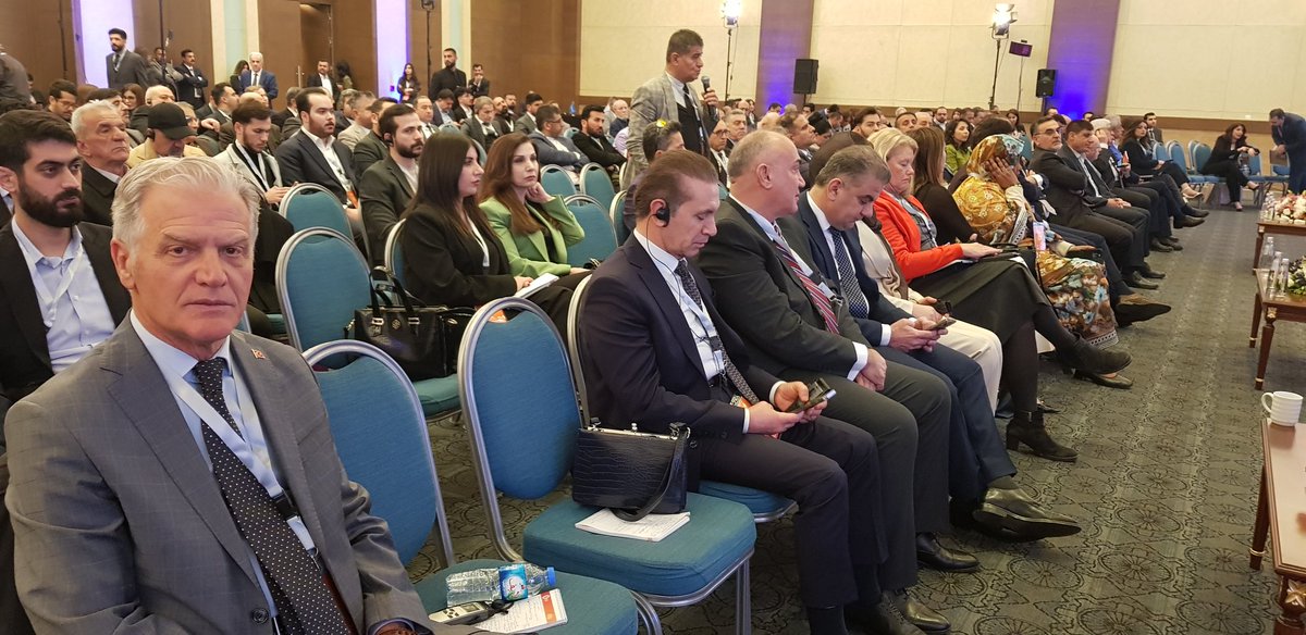 MuzafferAkyldrm's tweet photo. #ErbilDF 2. Gün enerji,su,sosyal medya v Ortagoğu'daki gelişmeler konuşuluyor, dinliyoruz.
Her konuşmacı Türkiye ve Sn Cbşk.Erdoğan'ın bölgedeki etkisini soruyor, araştırıyor, konuşuyor.
👉Çokyönlü diplomasi v uluslararasıilişkiler ülkemiz için büyük fırsat v sınamalar sunuyor♟ https://t.co/T0JougRjz7