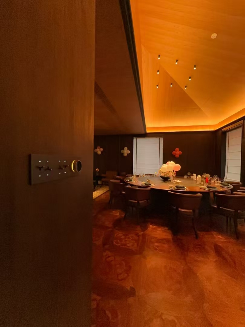 Moorgen empowers the restaurant to start a new intelligent experience. One - click to switch scene modes, with lighting and sound effects changing as needed to create diverse dining atmospheres. Technology blends with cuisine, offering a refined dining time. 

#moorgen #project