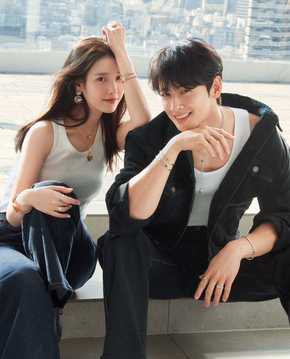 ElleMenThailand's tweet photo. Bee de Chaumet เปล่งประกายงดงามด้วยสัญลักษณ์แห่งสายสัมพันธ์ที่แสดงถึงความเป็นหนึ่งเดียวและความล้ำค่า สะท้อนผ่านเสน่ห์ของ #ChaEunWoo  และ #IU 

#ELLEMENWatchandJewelry
#ELLEMENThailand 
#BeedeChaumet  #Chaumet #CelebritiesinChaumet https://t.co/X66gDglbls