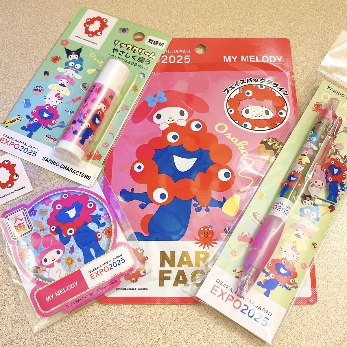 なんだかんだ小物を色々買ってしまった💨
マイメロがミャクミャクさんに捕食されてたぬいぐるみとは違い、こっちはちゃんと可愛い💡