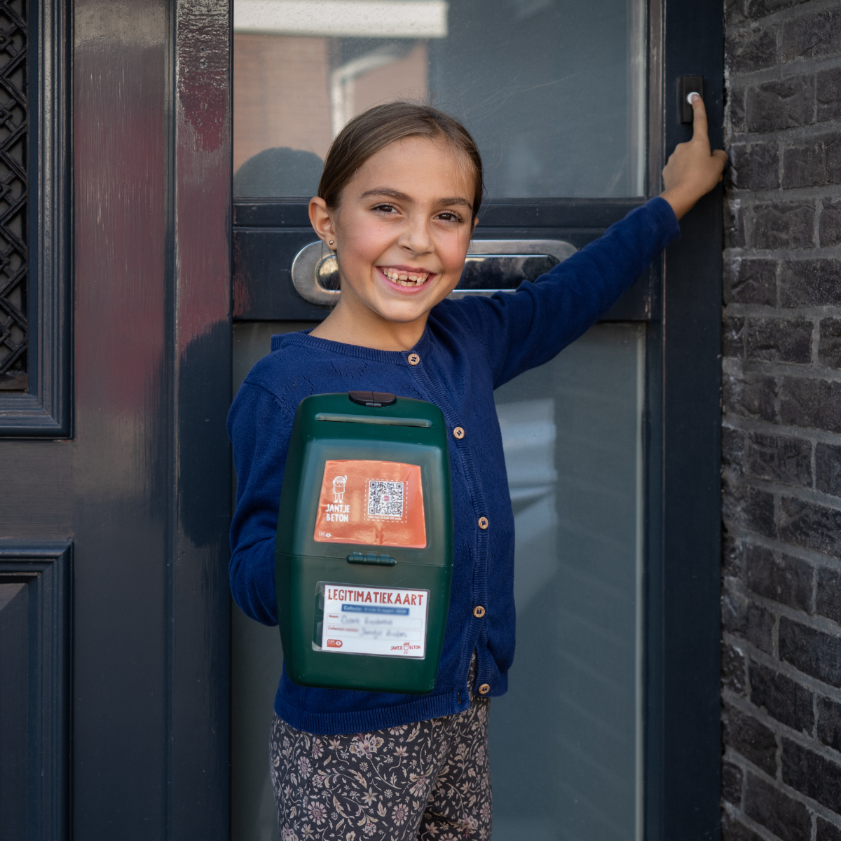 Jantje Beton is er klaar voor!🚀 Duizenden collectanten gaan de straat op. Samen halen we geld op zodat alle kinderen in Nederland kunnen buitenspelen, elke dag! Geef jij ook?