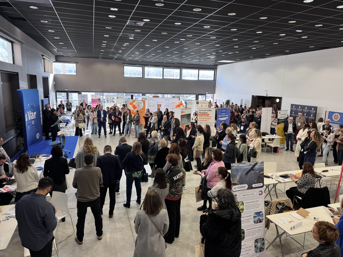 Et oui!  #OrangeEstLa au salon OSE de la <a href="/CCIduVar/">CCI Var</a> 450 femmes entrepreneures  !! Quelle réussite !!