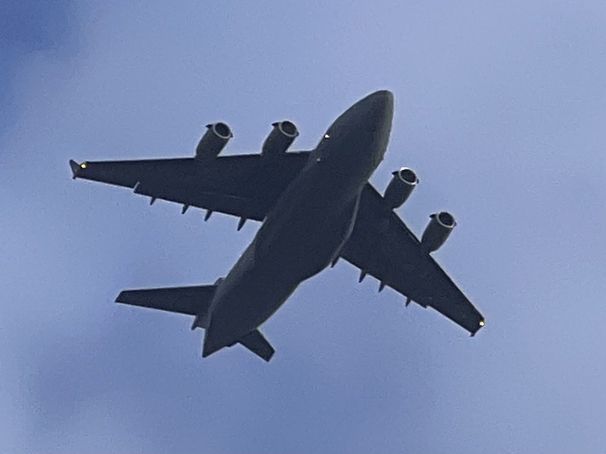 MirandaTheike's tweet photo. @VlbWoensdrecht @Defensie @Kon_Luchtmacht @GemWoensdrecht @GemeentePutte @Gemeente_BoZ @gem_reimerswaal Gespot boven Sprundel ( Noord-Brabant ) gigantisch om te zien! #watvliegter https://t.co/wGiegFFk8A