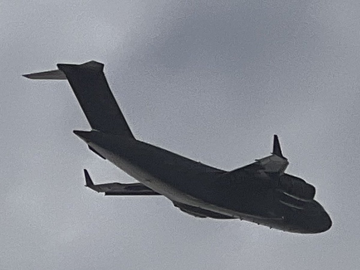MirandaTheike's tweet photo. @VlbWoensdrecht @Defensie @Kon_Luchtmacht @GemWoensdrecht @GemeentePutte @Gemeente_BoZ @gem_reimerswaal Gespot boven Sprundel ( Noord-Brabant ) gigantisch om te zien! #watvliegter https://t.co/wGiegFFk8A