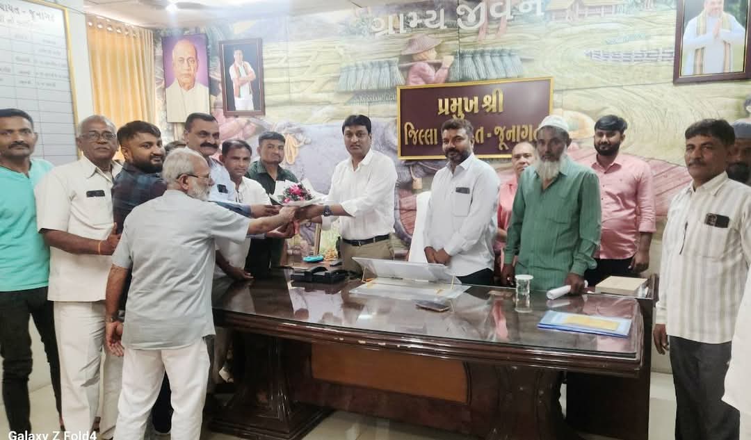 HareshThummar5's tweet photo. આજરોજ જીલ્લા પંચાયત - જુનાગઢ ખાતે વંથલી નગરપાલિકાના ચુંટાયેલા સૌ કોર્પોરેટરશ્રીઓ અને સંગઠનના પ્રમુખશ્રી, હોદ્દેદારોશ્રીઓએ શુભેચ્છા મુલાકાત લીધી હતી, આ વેળાએ ભવ્યાતિભવ્ય વિજય મેળવવા બદલ સૌને શુભેચ્છાઓ સહ અભિનંદન પાઠવ્યા હતા.

#HareshThummar https://t.co/fz635JXgGN
