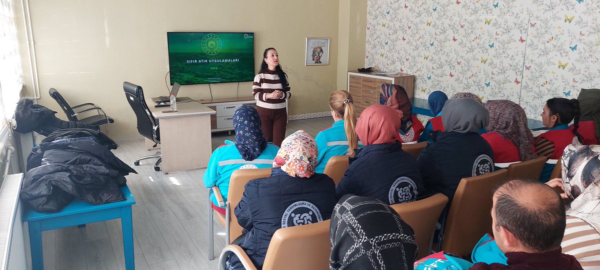 Niğde İl Geneli VEFA Programı Personellerine Yönelik Sıfır Atık Eğitimi, Çevre, Şehircilik ve İklim Değişikliği İl Müdürlüğü ile Merkez İlçe Sosyal Yardımlaşma ve Dayanışma Vakfı'nın koordinasyonunda 6 ilçeden 45 personelin katılımıyla gerçekleştirilmiştir.