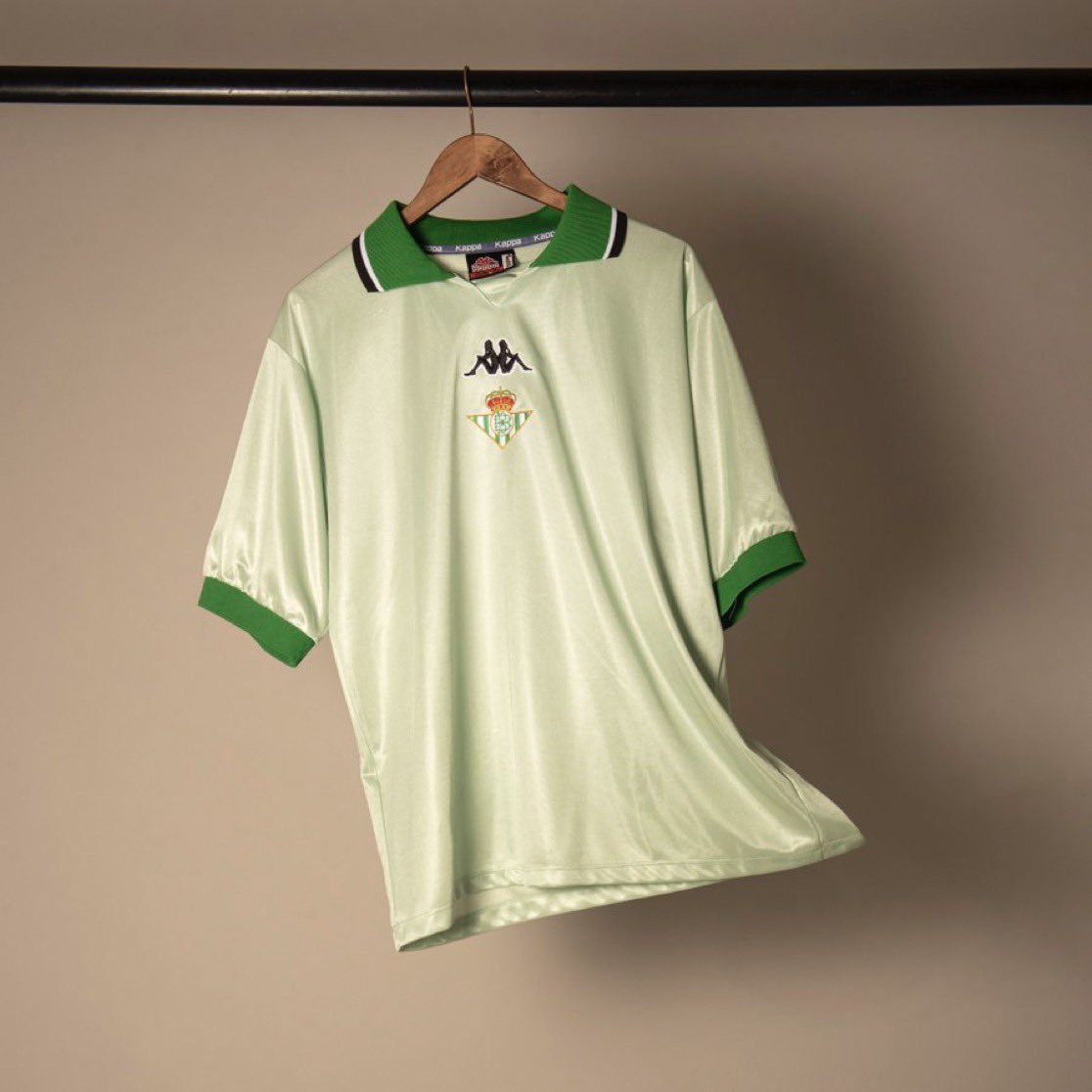 El Mago de las Botas Blancas (@elmagobotas_) on Twitter photo Mañana es 28-F y para celebrarlo sorteamos una camiseta retro del Betis con el logo de Andalucía de la temporada 99/2000.
Para participar:
1. Seguir a <a href="/Ctinfo_17/">Ctinfo_17</a> y <a href="/ElMagoBotas_/">El Mago de las Botas Blancas</a>.
2. Dar RT y LIKE al tweet.
3. Mencionar a 2 amigos.
El ganador se conocerá el 14 de marzo. Mañana es 28-F y para celebrarlo sorteamos una camiseta retro del Betis con el logo de Andalucía de la temporada 99/2000.
Para participar:
1. Seguir a <a href="/Ctinfo_17/">Ctinfo_17</a> y <a href="/ElMagoBotas_/">El Mago de las Botas Blancas</a>.
2. Dar RT y LIKE al tweet.
3. Mencionar a 2 amigos.
El ganador se conocerá el 14 de marzo.
